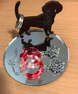 犬のアクセサリーディスプレイ