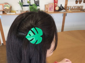 モンステラのヘアアクセ着用画像