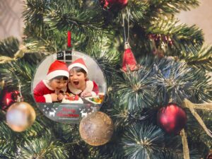7c4e866123723e03ef075d660bf377c4 300x225 - クリスマスツリーの新しい飾り方！子どもさんの写真をオーナメントにする新提案。